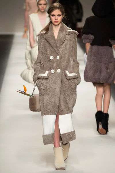 Look 46